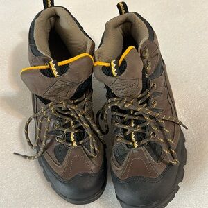 St. John's Bay Men's 9M  Brown Heavy All Terrain Hiking Outdoor Work Boots